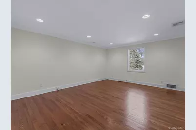 2 Amherst Road E, Great Neck, NY 11021 - Photo 26