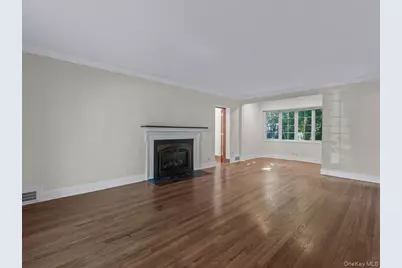 2 Amherst Road E, Great Neck, NY 11021 - Photo 4