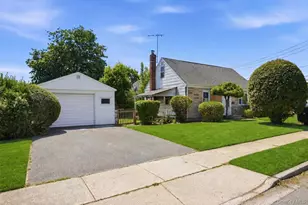 1082 Myron St, Uniondale, NY 11553 - Photo 2