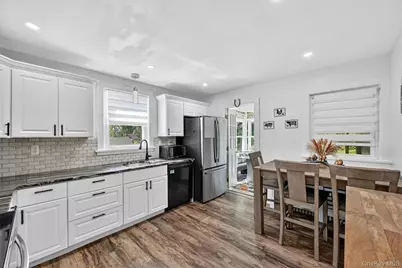 239 Leslie Avenue, New Windsor, NY 12553 - Photo 10