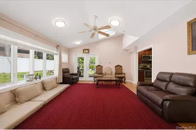 15 Oakhurst Street, South Huntington, NY 11746 - Photo 10