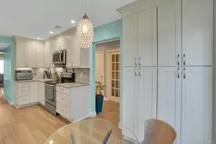 188 Pond View Ln, Smithtown, NY 11787 - Photo 22