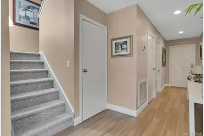 188 Pond View Lane, Smithtown, NY 11787 - Photo 8
