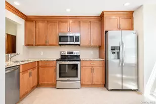 25 Creekside Cir, Spring Valley, NY 10977 - Photo 14