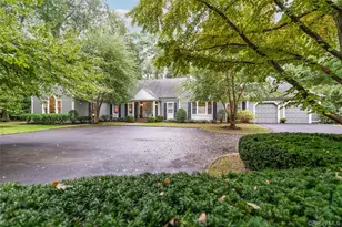 3 Peacock Pond Rd, Glen Cove, NY 11542 - Photo 2