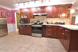5 Easterly Ct, Manorville, NY 11949 - Photo 4