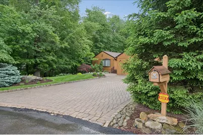3 Rookery Circle, New City, NY 10956 - Photo 2