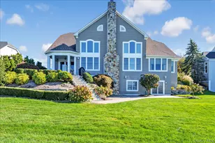 40 Pembroke Dr, Glen Cove, NY 11542 - Photo 32
