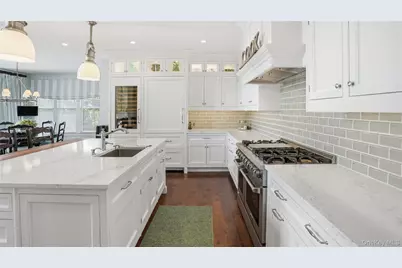40 Pembroke Drive, Glen Cove, NY 11542 - Photo 14