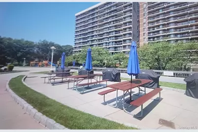 152-18 Union Turnpike #2B, Flushing, NY 11367 - Photo 2
