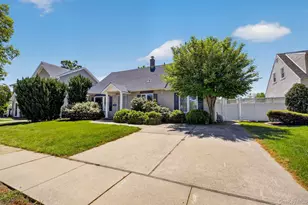 84 Cornflower Rd, Levittown, NY 11756 - Photo 2