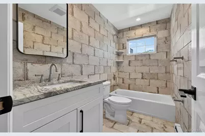 250 Bennett Avenue, Hempstead, NY 11550 - Photo 32