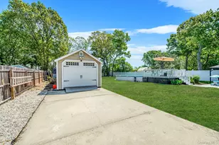 121 Selden Blvd, Centereach, NY 11720 - Photo 32