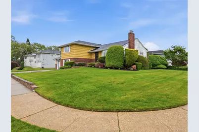 70 Polo Road, Massapequa, NY 11758 - Photo 32