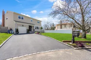 15 Lawrence Ct, Syosset, NY 11791 - Photo 2