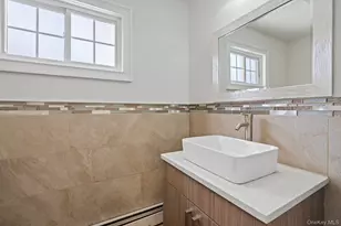 15 Lawrence Ct, Syosset, NY 11791 - Photo 24