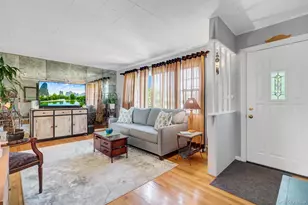 202 N Kings Ave, Massapequa, NY 11758 - Photo 4