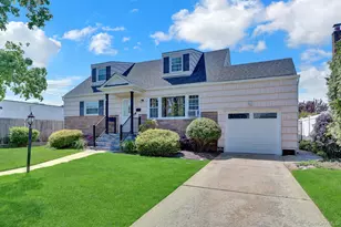 202 N Kings Ave, Massapequa, NY 11758 - Photo 2