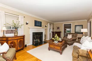 163 Tullamore Rd, Garden City, NY 11530 - Photo 2