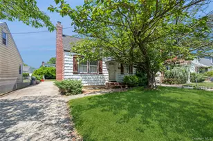 288 Semton Blvd, Franklin Square, NY 11010 - Photo 2