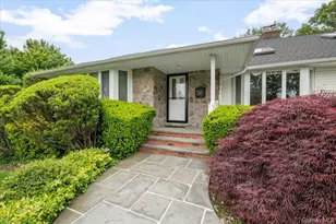 23 Maytime Ct, Jericho, NY 11753 - Photo 2