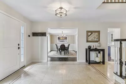 1 Lakeville Court, East Hills, NY 11576 - Photo 4
