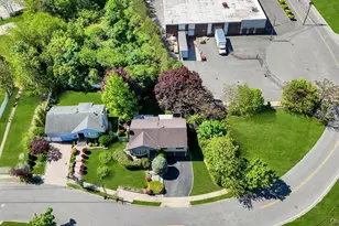 27 Clinton Ln, Hicksville, NY 11801 - Photo 2