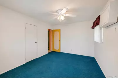 27 Clinton Lane, Hicksville, NY 11801 - Photo 14