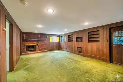 27 Clinton Lane, Hicksville, NY 11801 - Photo 10