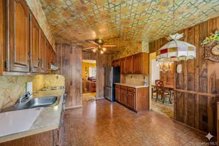 27 Clinton Ln, Hicksville, NY 11801 - Photo 12