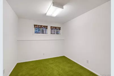 27 Clinton Lane, Hicksville, NY 11801 - Photo 16