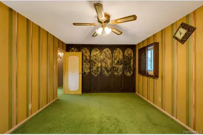 27 Clinton Lane, Hicksville, NY 11801 - Photo 8