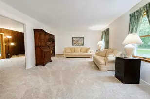 2 Shenandoah Blvd, Coram, NY 11727 - Photo 2