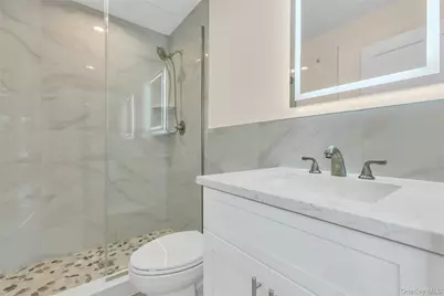 76 Wyoming Court, Syosset, NY 11791 - Photo 12