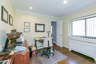 21 Canterbury Rd, Great Neck, NY 11021 - Photo 14