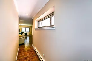 21 Canterbury Rd, Great Neck, NY 11021 - Photo 22