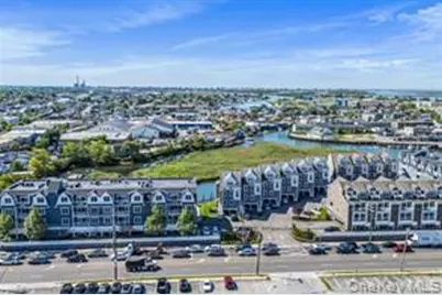 225 Marina Pointe Drive #225, East Rockaway, NY 11518 - Photo 4