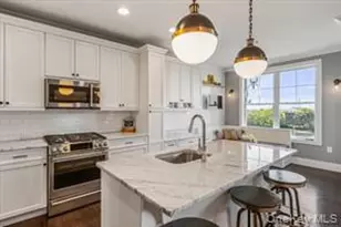 225 Marina Pointe Dr, East Rockaway, NY 11518 - Photo 10