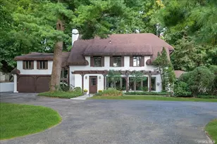 10 Plum Beach Point Rd, Sands Point, NY 11050 - Photo 2