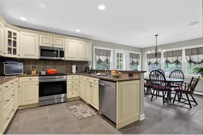 14 Mayfair Drive, Huntington, NY 11743 - Photo 8