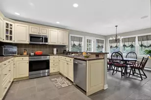14 Mayfair Dr, Huntington, NY 11743 - Photo 8