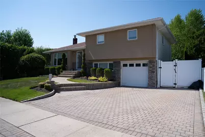 105 Lincoln Road S, Plainview, NY 11803 - Photo 2
