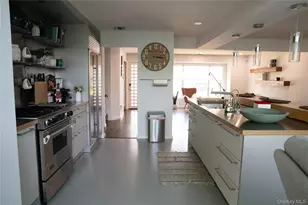 105 Lincoln Rd S, Plainview, NY 11803 - Photo 10