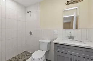 247-13 139th Ave, Rosedale, NY 11422 - Photo 6