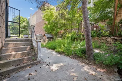 4384 Carpenter Avenue, Bronx, NY 10466 - Photo 16
