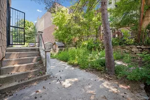 4384 Carpenter Ave, Bronx, NY 10466 - Photo 16