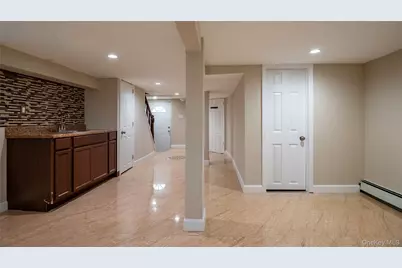 459 Roquette Avenue, Floral Park, NY 11001 - Photo 12