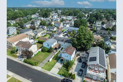 459 Roquette Avenue, Floral Park, NY 11001 - Photo 18