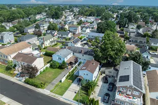 459 Roquette Ave, Floral Park, NY 11001 - Photo 18