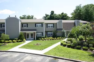 248 Lake Pointe Dr, Middle Island, NY 11953 - Photo 2